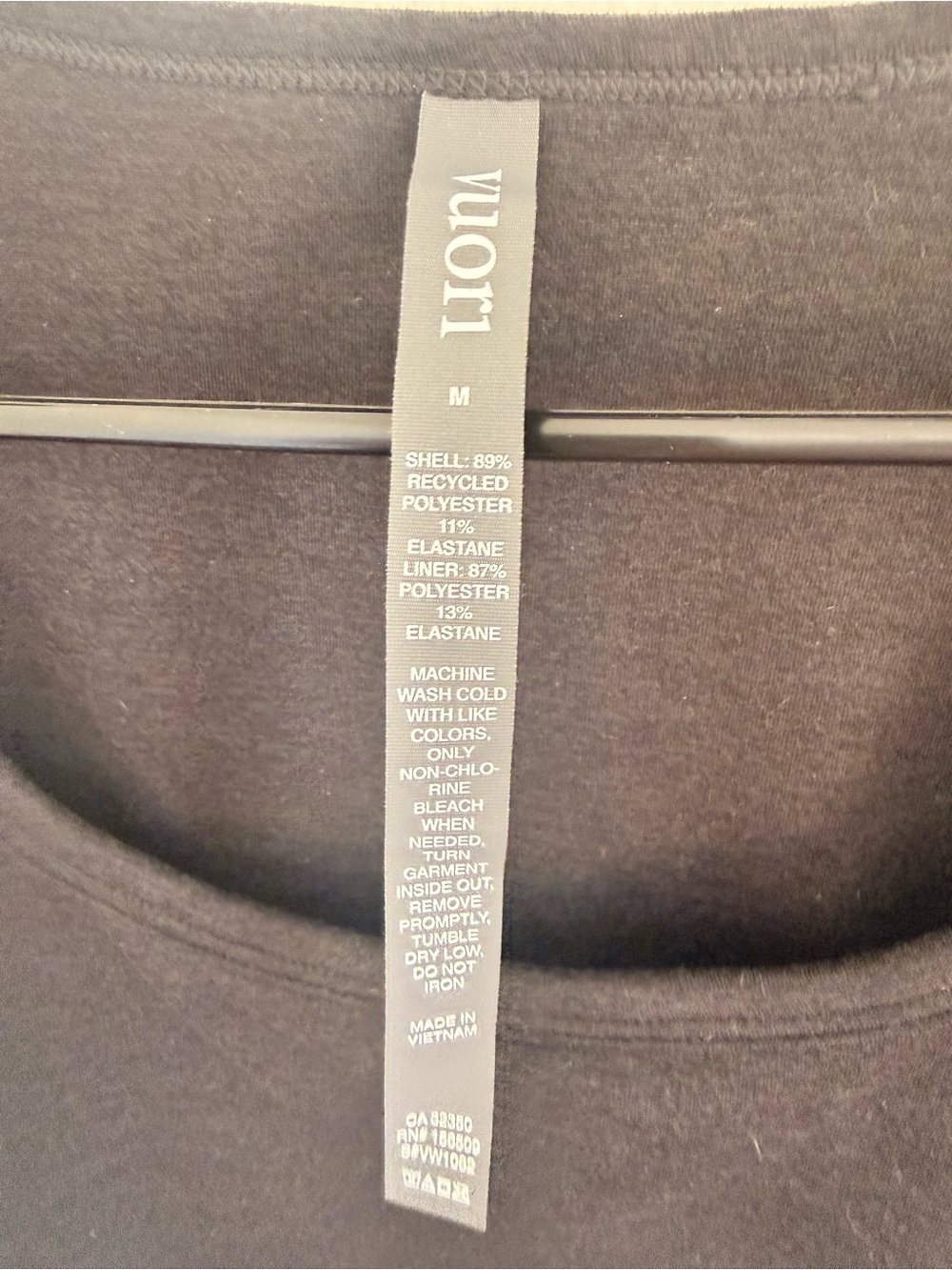 Vuori Black Scoop Neck Crop Top - Picture 3 of 4